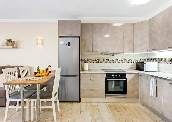 Ocean Smart Home, Hi-end Services, Media Streaming Apartment *