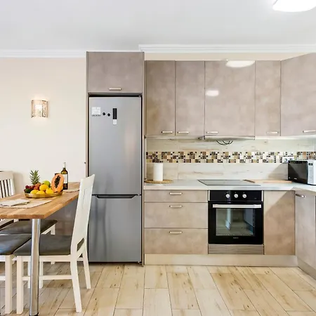 Ocean Smart Home, Hi-end Services, Media Streaming Apartment *